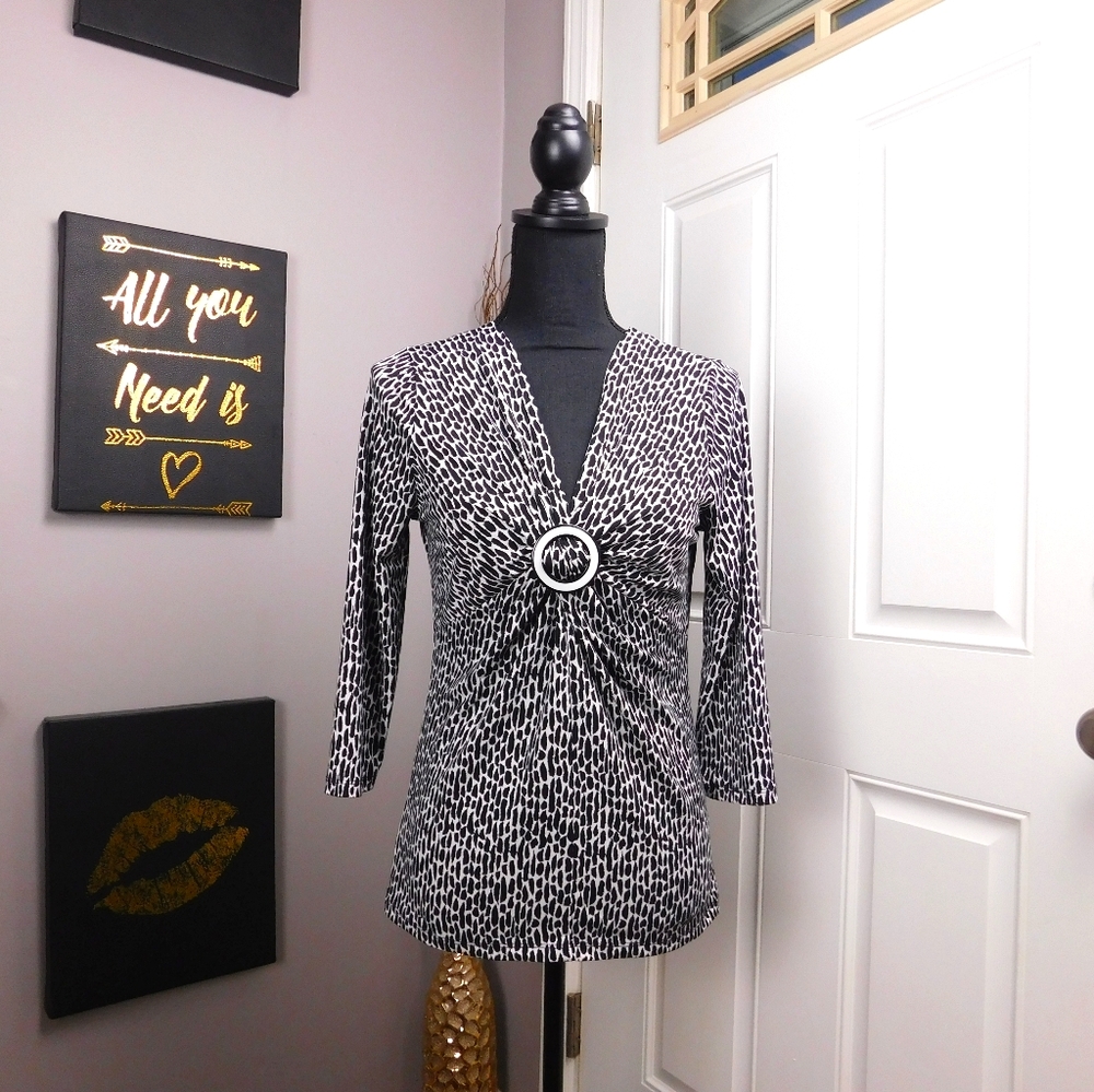 🌻 Chaus V-Neck Blouse